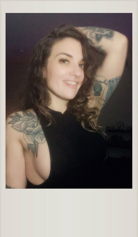 thesmuttymystic nude star image