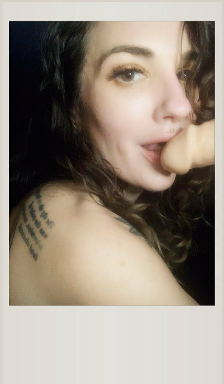 thesmuttymystic naked model image