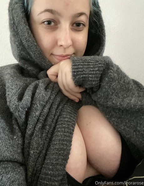 leorarose sex model pics