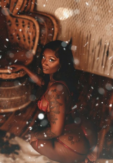 Lakinndra model top galleries