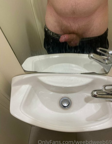 weebdweeb69 model naked image