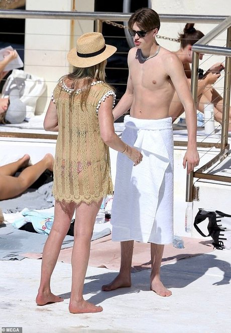 Penny Lancaster perfect pornstar pics