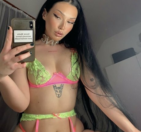 Saintpussey nude star archive