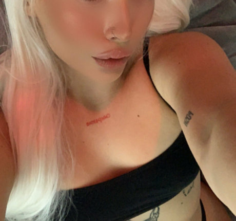 Saintpussey pornstar sexy photo