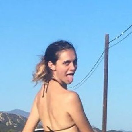 Alyson Stoner star sexy pics