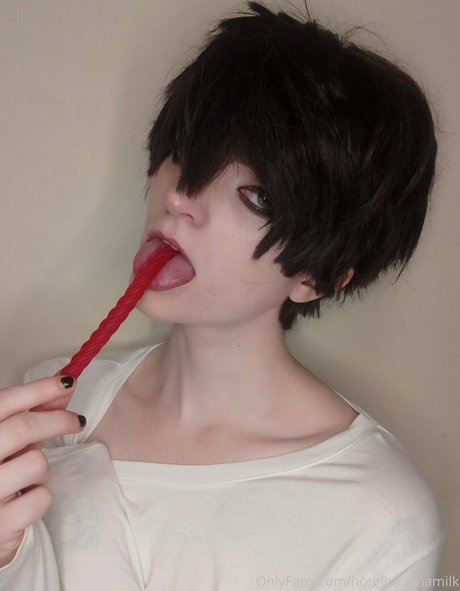 hotelbananamilk nude actress img