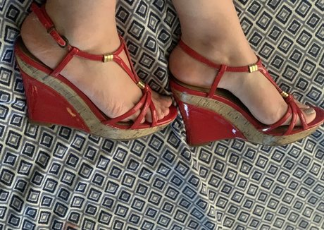 latinafeetj pretty actress photo