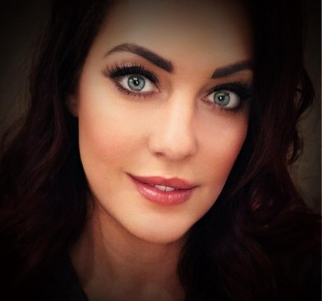 KellyK nude actress pics