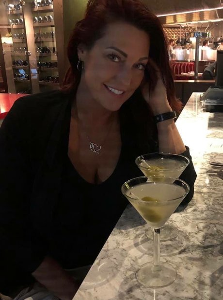 KellyK model pretty photo