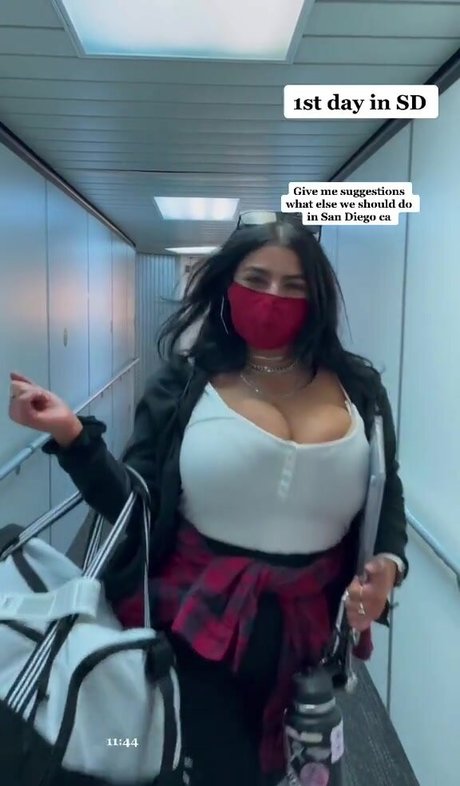 Charlotte Godoy hot star photo