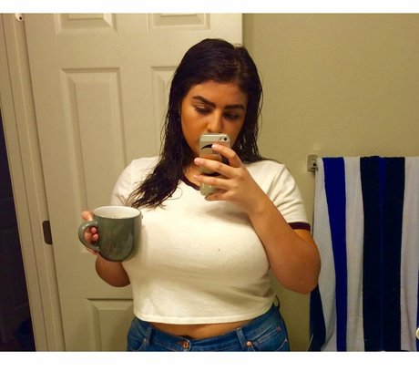 Charlotte Godoy star hot picture