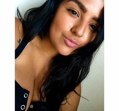 Charlotte Godoy model perfect picture