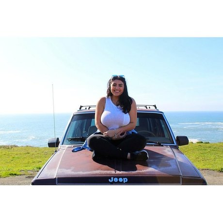 Charlotte Godoy adult model image