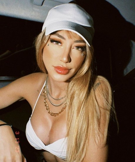 Nicole Louise star erotic pic