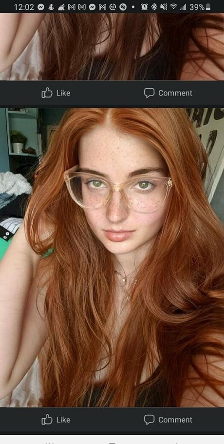 Dumbeddowndinosaur nude model photos