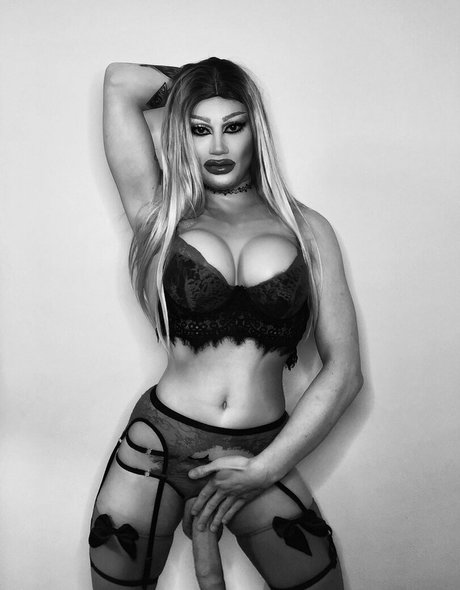 Roman Rose model art pic