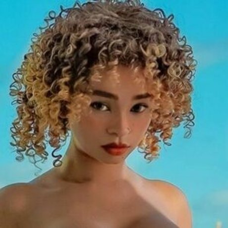 Kiara Peachy naked star galleries