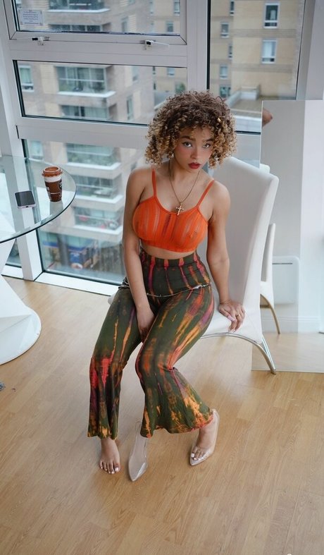 Kiara Peachy star sexy gallery