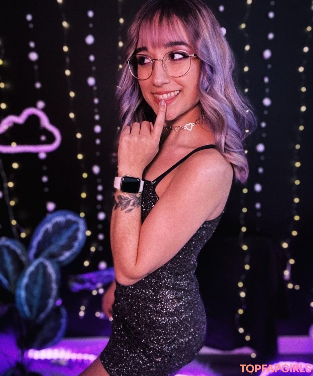 Maya ASMR star nude photos