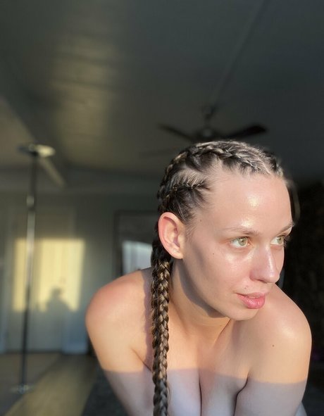 madimeadows pornstar adult photo