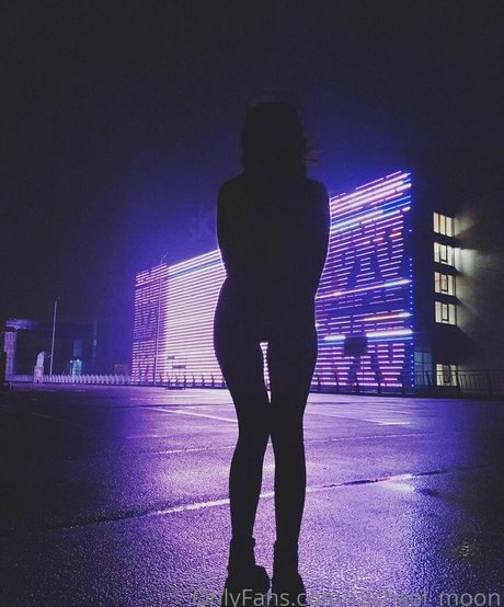 rachael moon Profile pic