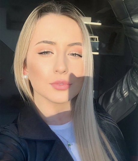 Barbielari pornstar nude pic