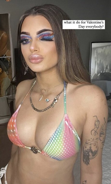 krystaleeliz art model pic