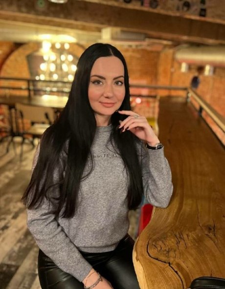 ASMR Kate Lullaby model pretty gallery