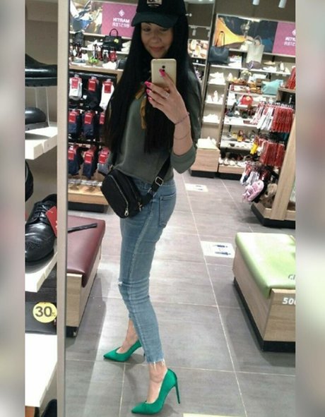 ASMR Kate Lullaby star hot photo