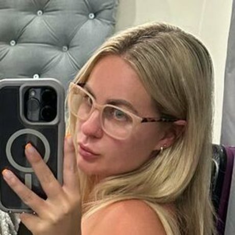 SkyeLouise star adult pictures