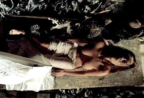 Anna Falchi sexy actress img