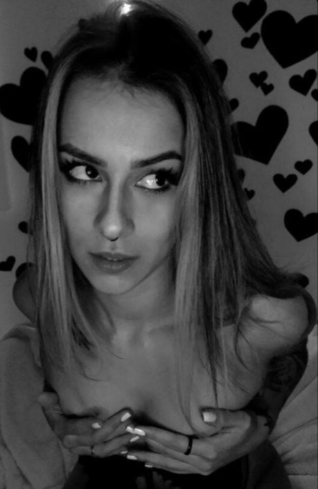 Munique Brum beautiful actress photo