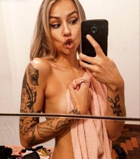 Munique Brum art model photo