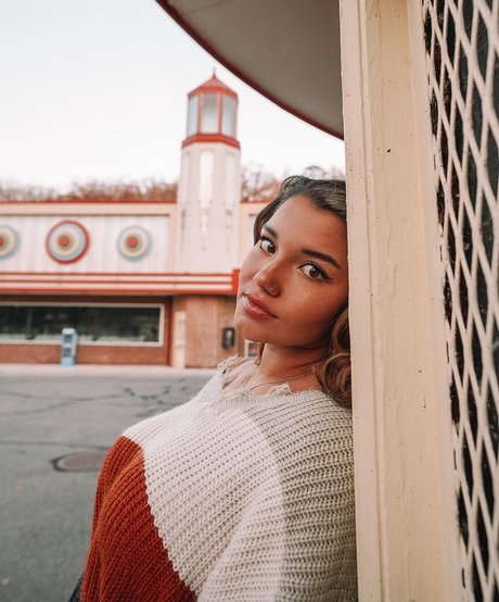 Hannah Malvone star pretty galleries