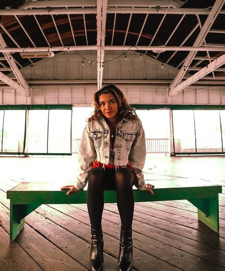 Hannah Malvone pornstar exclusive images