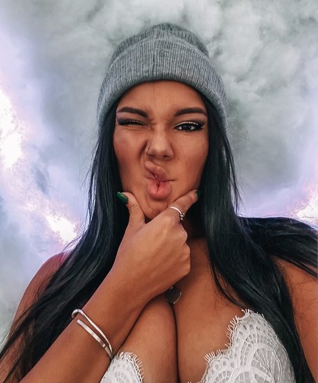 Hannah Malvone porn model galleries