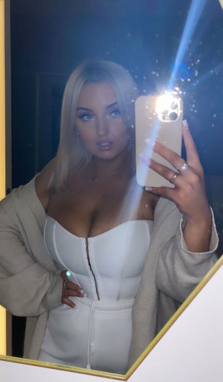 Olivia D erotic pornstar pics