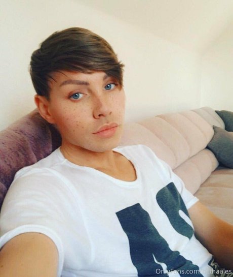 bcthaales sexy model photo