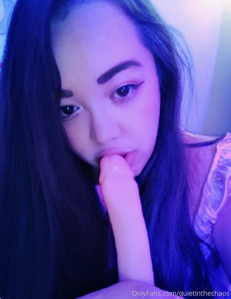 quietinthechaos model photos