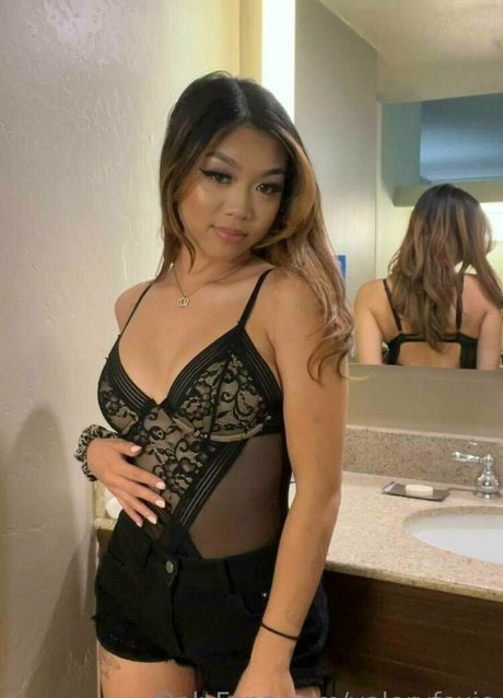 valeryfoxie naked model img