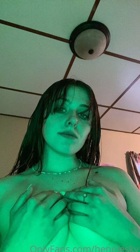 henniesky nude actress pictures