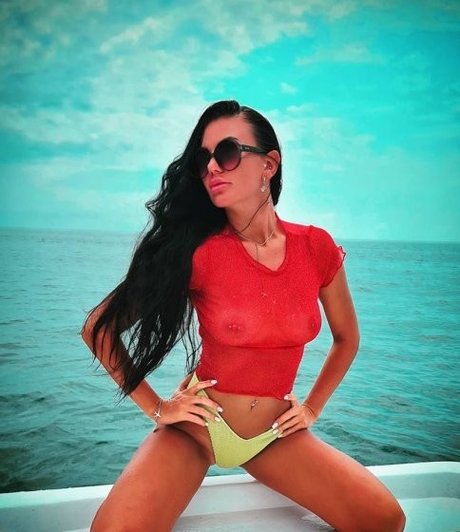 Thibisova star exclusive archive