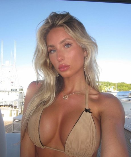 Alix Ashley porn actress photo