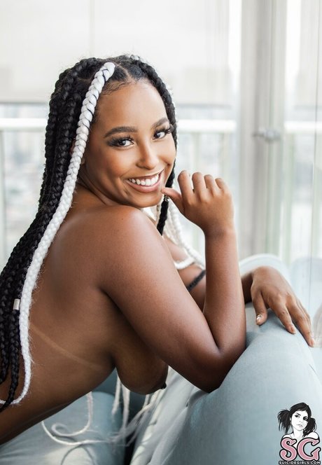 Negresca model nude image