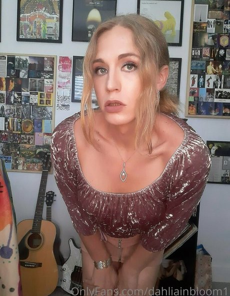 dahliainbloom1 best model img