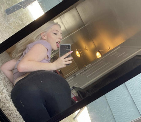 clazzychloe nude pornstar img