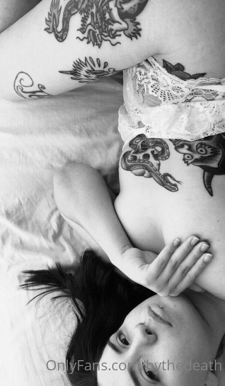 kikithedeath pornstar erotic photo