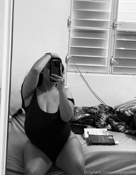 miladie model hot pic