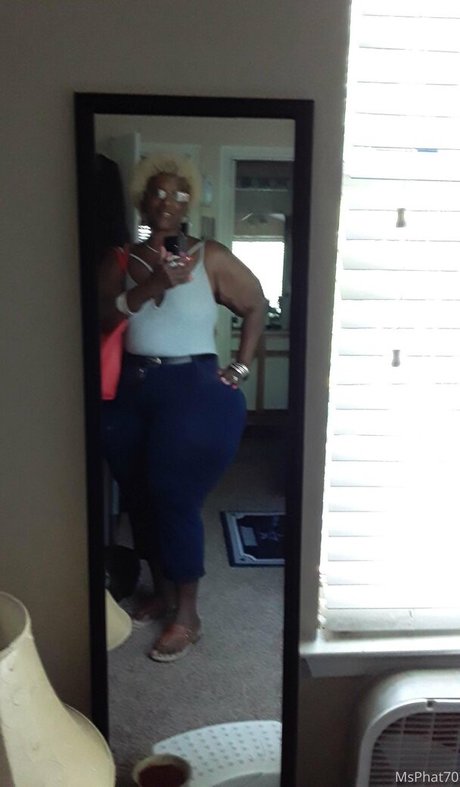 msphat70 erotic model gallery