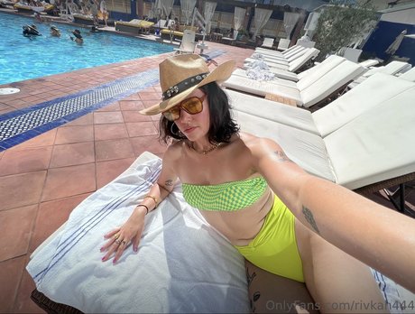 Rivkah star top gallery